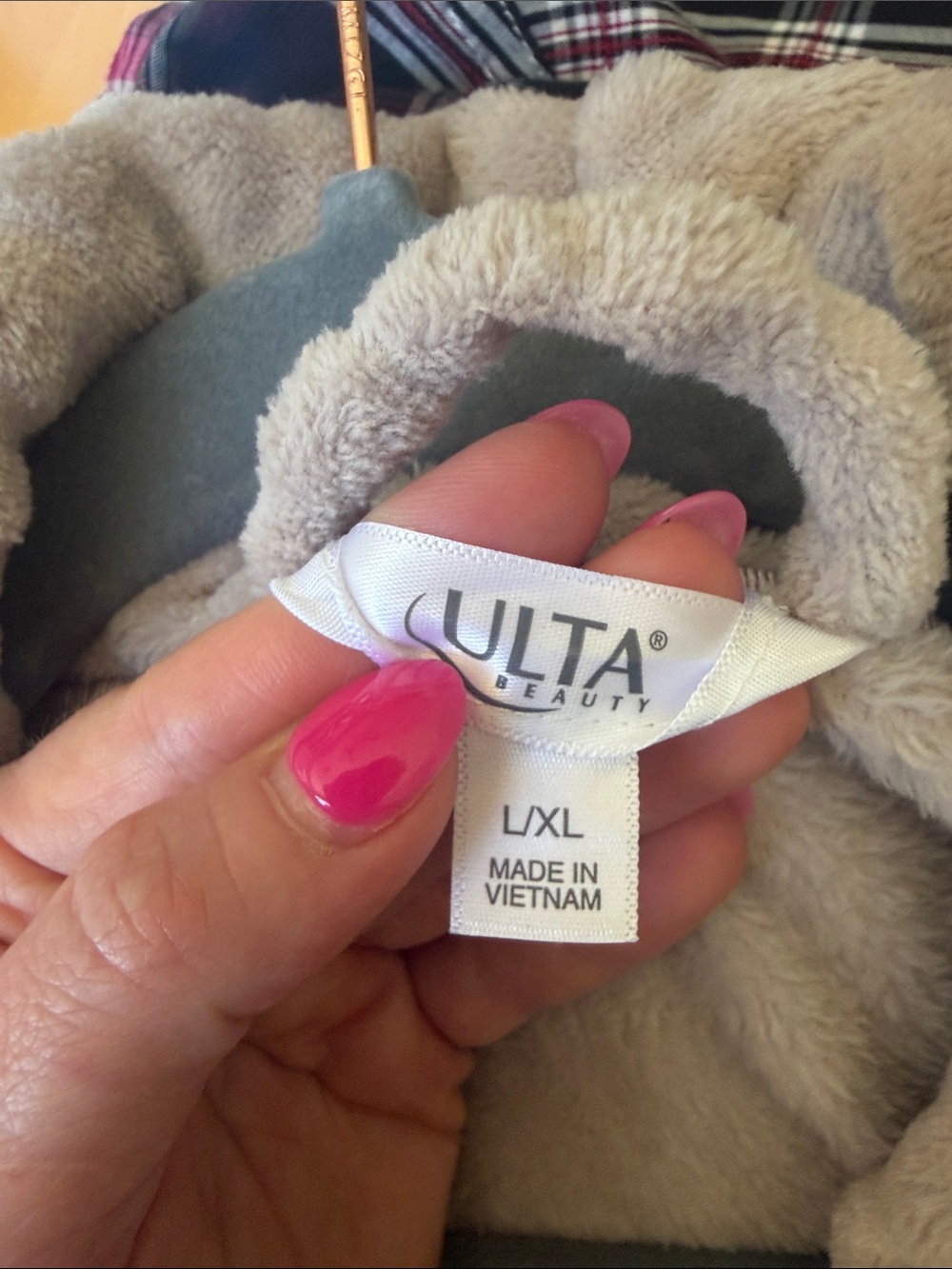 Plush Collar Bath Robe in Light Taupe - Picture 2 of 4